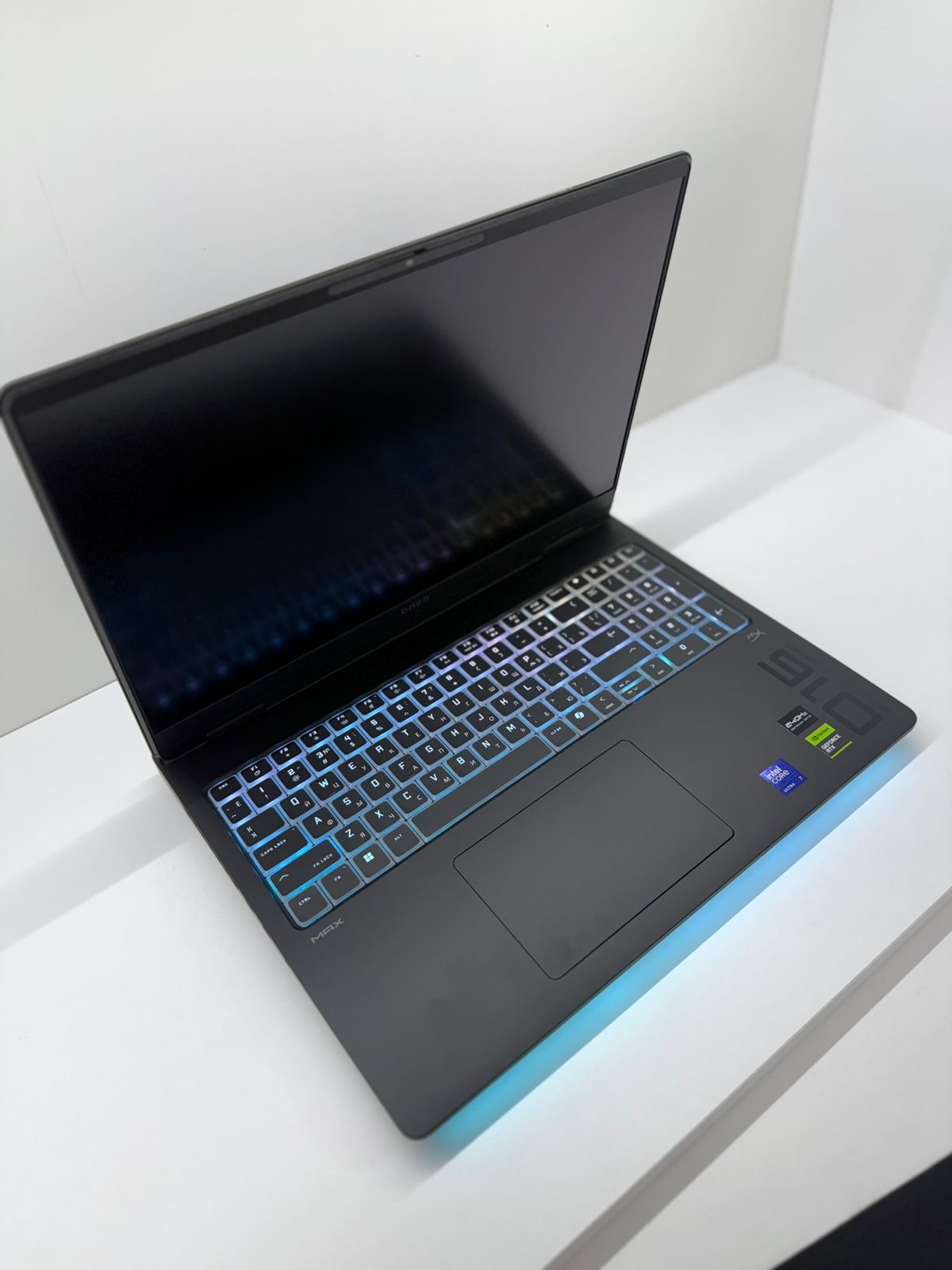 HP OMEN MAX 16